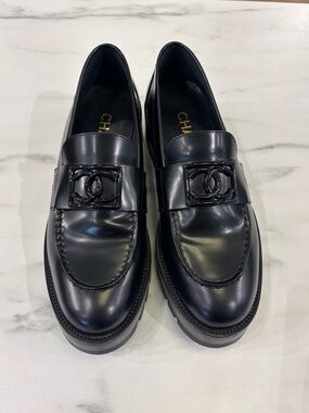 CHANEL Black Patent Leather CC-Logo Slip-On Loafers